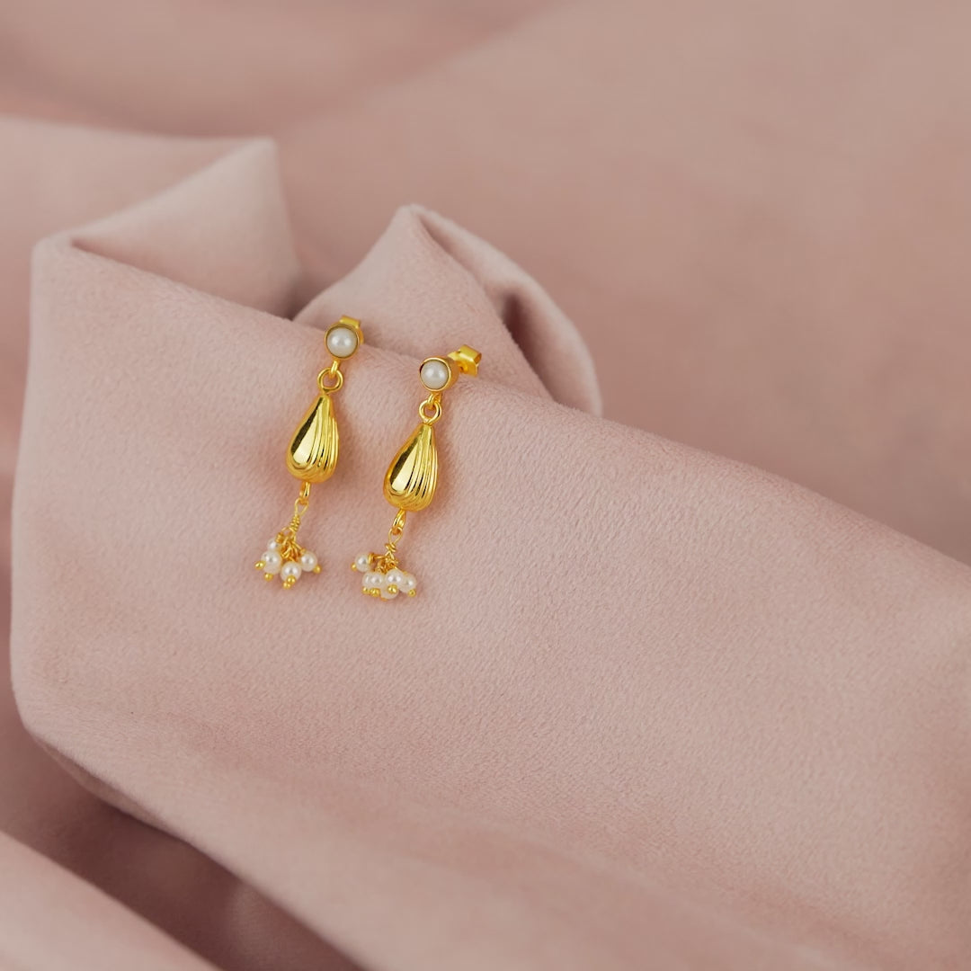 Regal Conch Motif Pearl Earrings